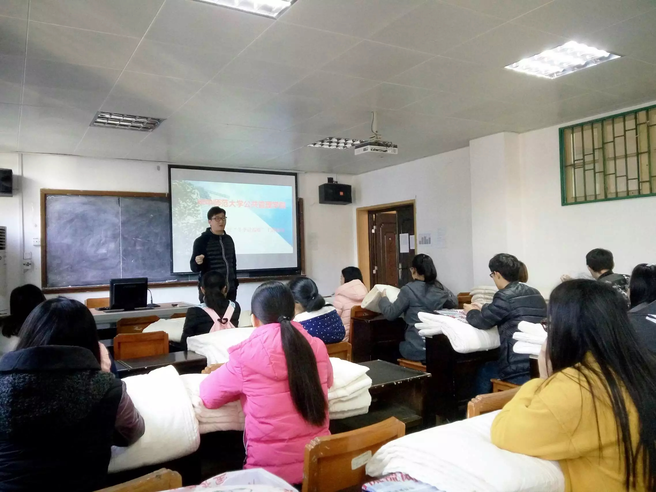 公共管理学院团委书记佐一男讲述本次活动的意义