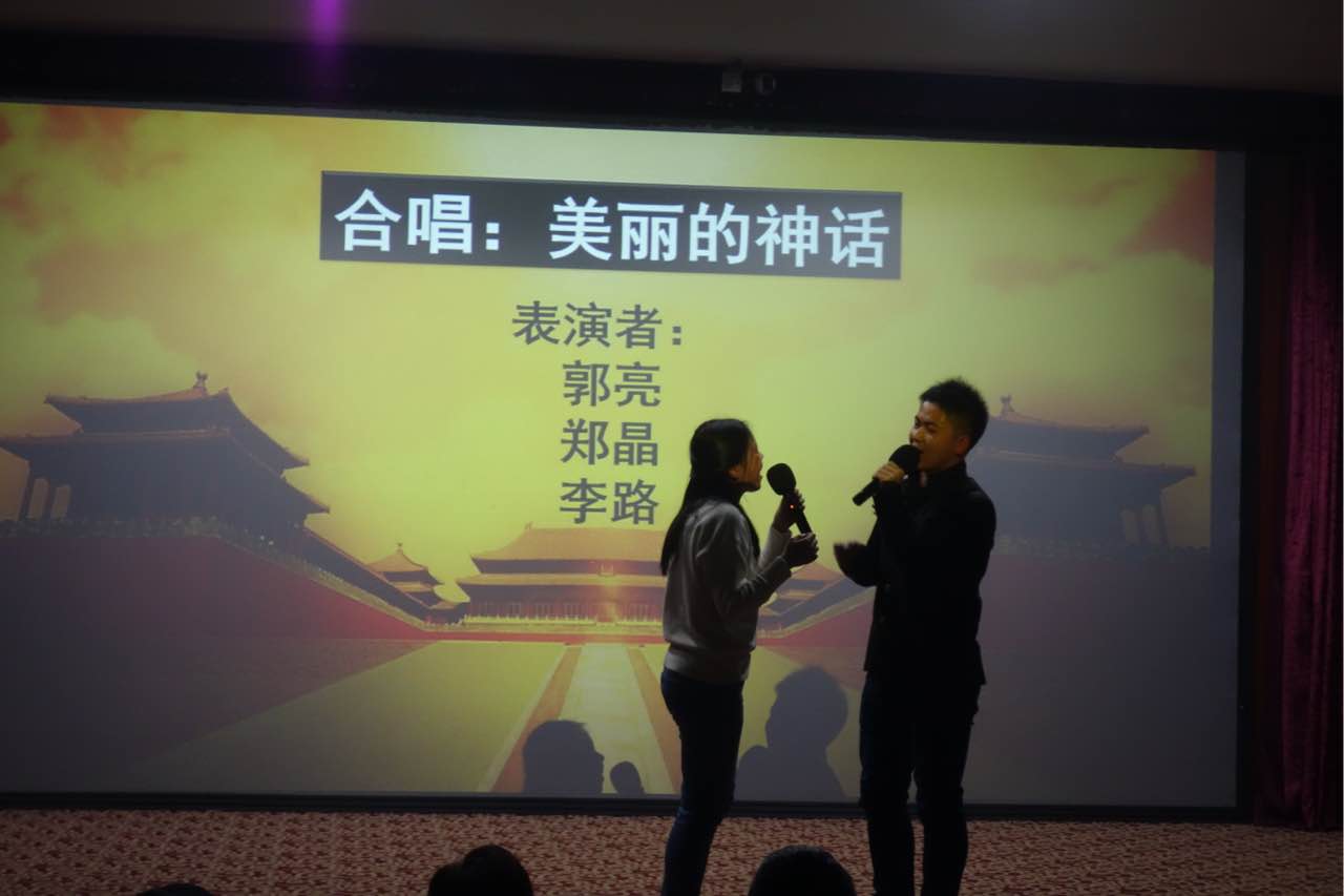 公共管理学院的同学深情对唱