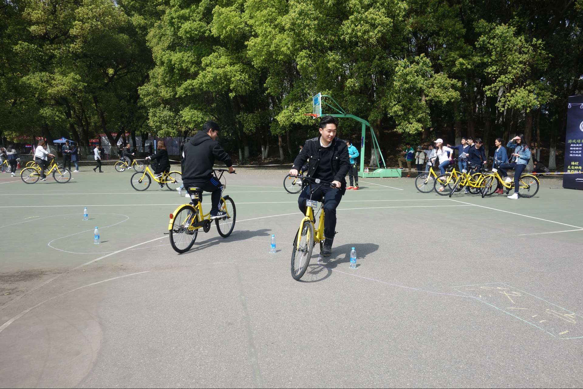 佐一男积极参与活动